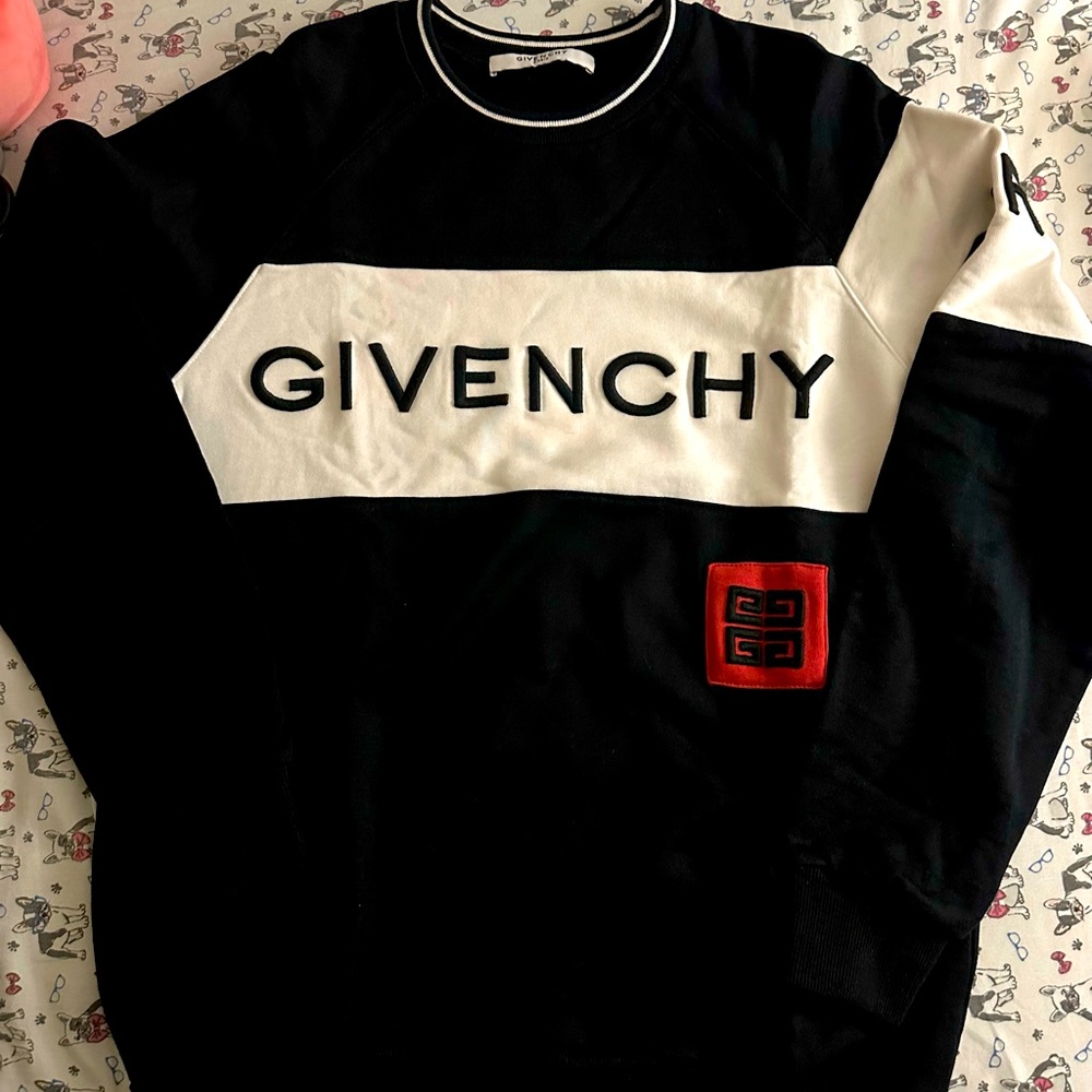 Like new Givenchy size medium